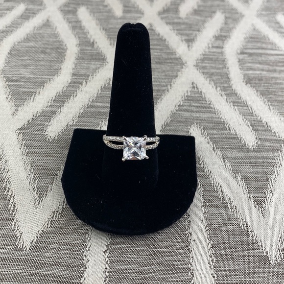 Silver Solitary Stone ring with tiny stones on Band - Picture 2 of 5